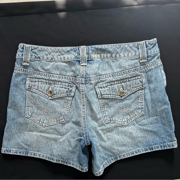Tommy Hilfiger Women's Denim Shorts - Picture 9 of 9
